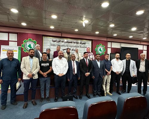 اقامت شركة الدوائية الاردنية لصناعة الادوية دورة تدريبية في مقر الشركة العامة للتجهيزات الزراعية لمتدربين من دائرة وقاية المزروعات والشركة العامة للتجهيزات الزراعية حول ادارة محصول القمح من عمليات قبل الزراعة لما بعد الحصاد مرورا ببرامج المكافحة والتسميد واهم المشاكل التي يعاني منها المزارعون , وكذلك عن ادارة اشجار النخيل وكيفية السيطرة على الافات التي تصيبها وامكانية تطوير الانتاج كما ونوعا وان شاء الله ستحاول الشركة الدوائية الاردنية لصناعة الادوية ان تقيم مثل هذه الدورات التدريبية وعلى مختلف المحاصيل ولجميع الدوائر ذات العلاقة